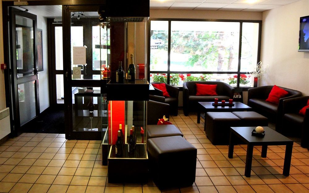 Logis Hotel Lons-Le-Saunier - Restaurant Le Grill Экстерьер фото