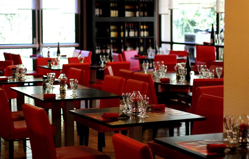 Logis Hotel Lons-Le-Saunier - Restaurant Le Grill Экстерьер фото