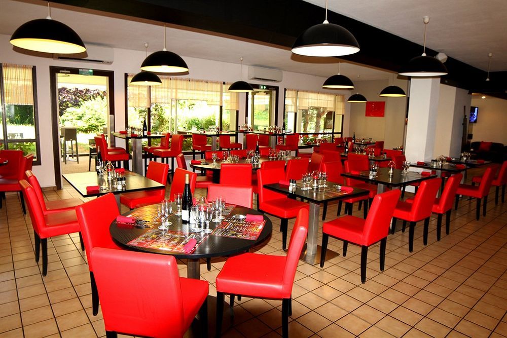 Logis Hotel Lons-Le-Saunier - Restaurant Le Grill Экстерьер фото