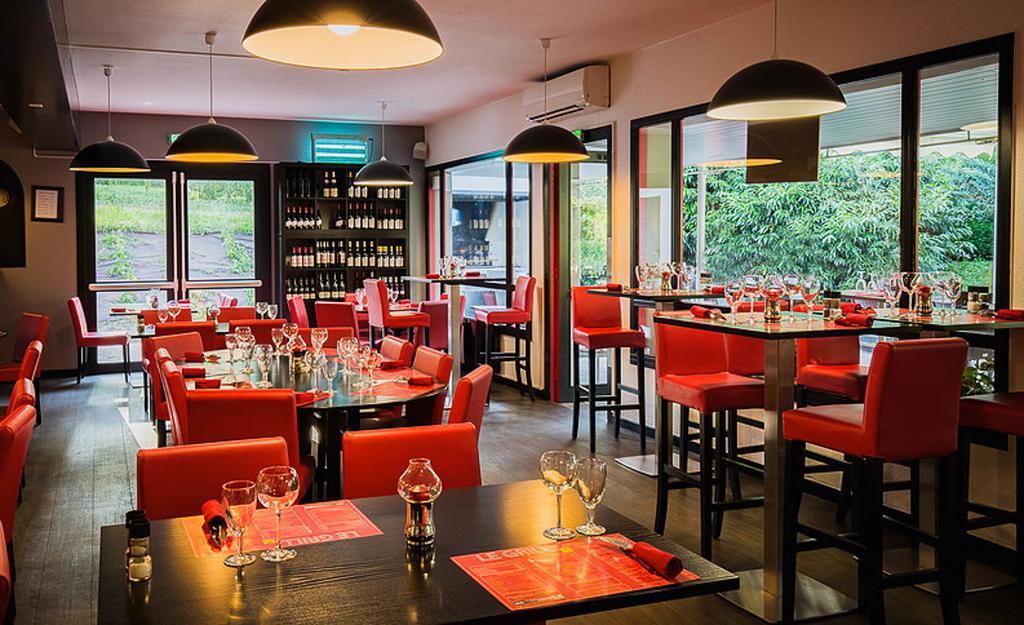 Logis Hotel Lons-Le-Saunier - Restaurant Le Grill Экстерьер фото