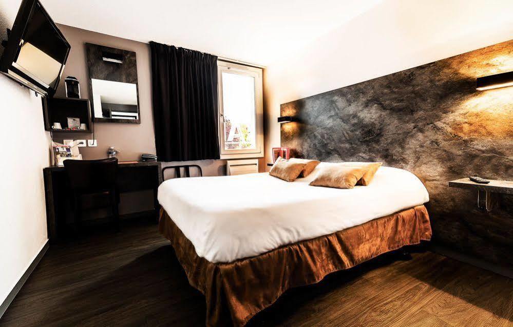 Logis Hotel Lons-Le-Saunier - Restaurant Le Grill Экстерьер фото